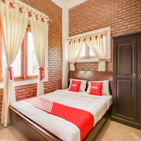 Oyo 3896 Villa Pesona Wisata Puncak 치안주르 외부 사진