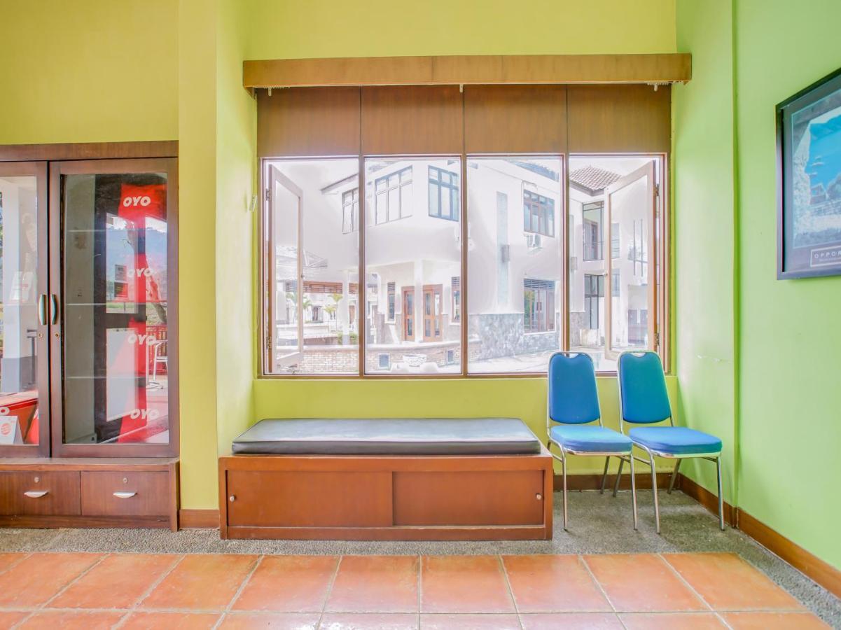 Oyo 3896 Villa Pesona Wisata Puncak 치안주르 외부 사진