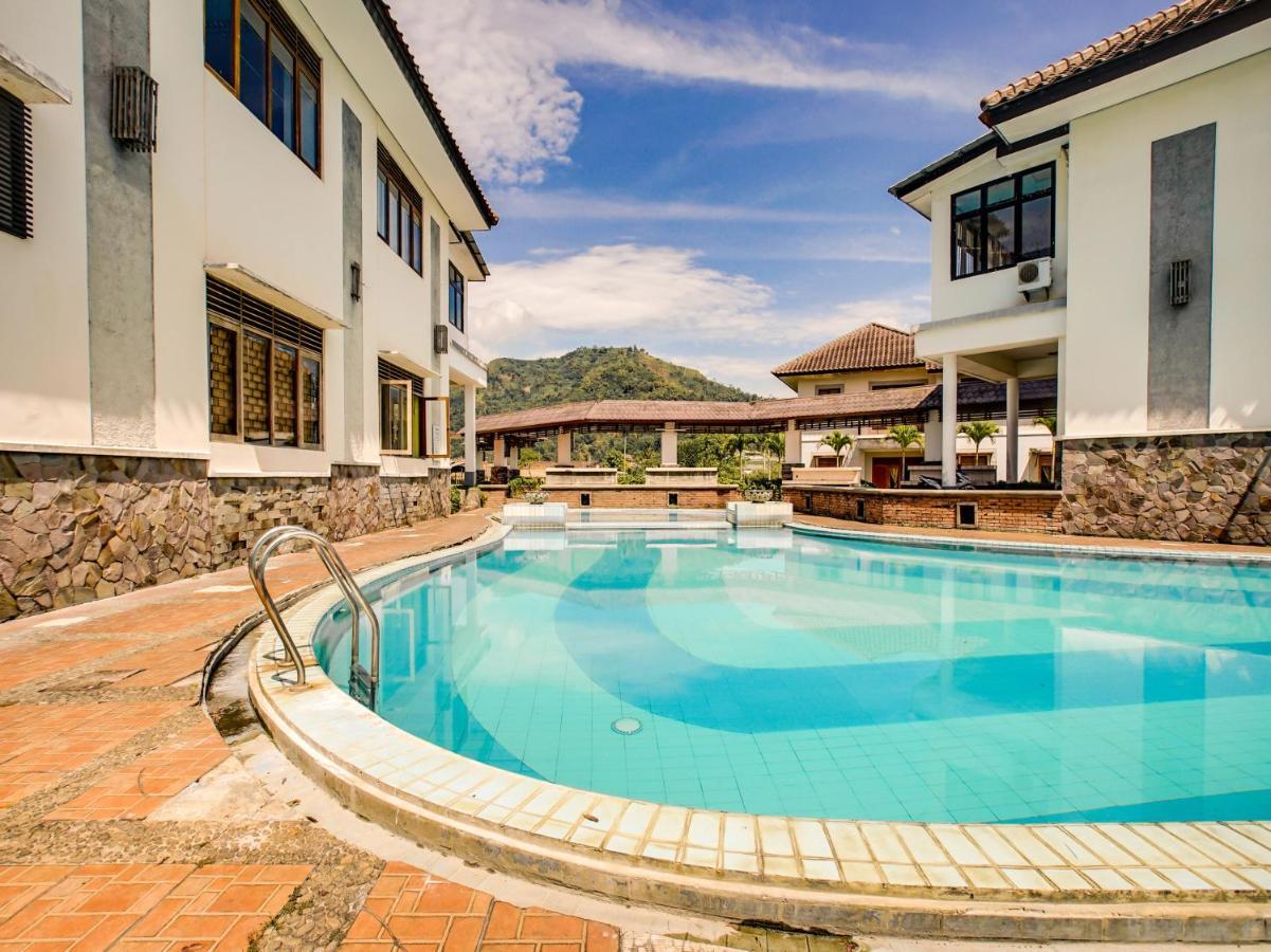 Oyo 3896 Villa Pesona Wisata Puncak 치안주르 외부 사진